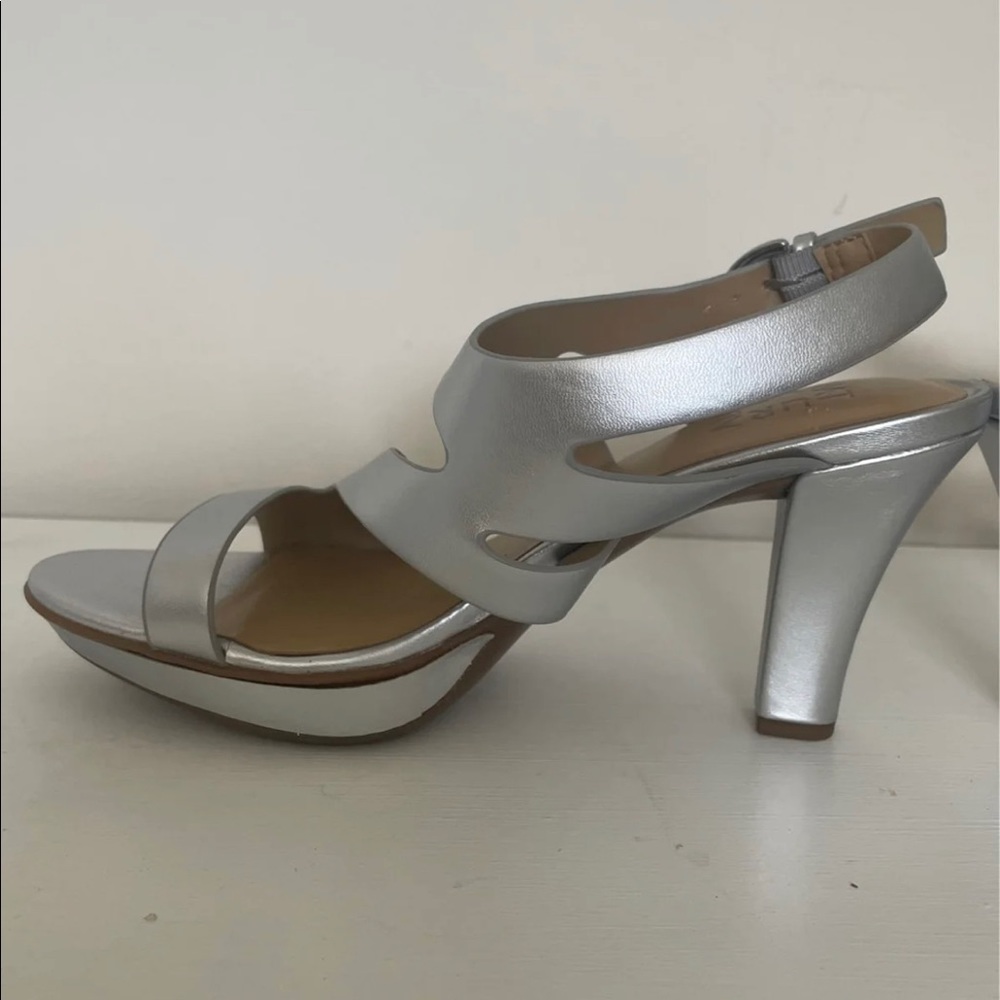 Naturalizer NWOT size 7 heel 3.5”